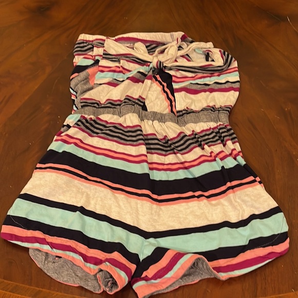 Garage size medium stripe romper with 2 pockets nwot - Picture 3 of 4